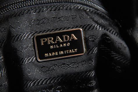 logo prada vintage